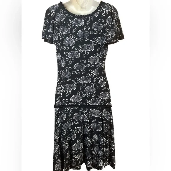 Max Studio Black White Floral Scoop Neck Drop Waist Short Sleeve Dress Strecthy - Picture 3 of 6